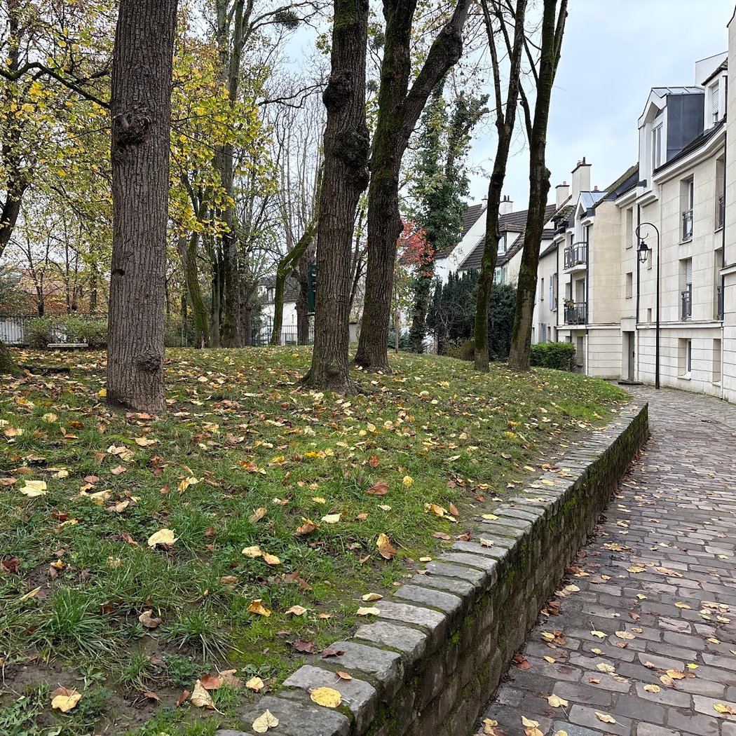 Square Mère-Geneviève 1